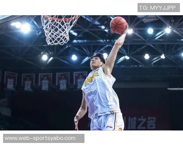 张文杰谈广州训练理念外教主导让归国球员更快适应 张文杰谈广州训练理念外教主导让归国球员更快适应